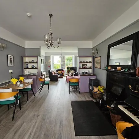 Konukevi The Old Cable Historic House & Seafood Restaurant Waterville