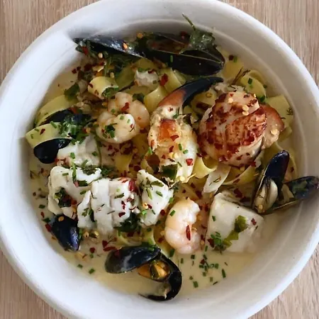 The Old Cable Historic House & Seafood Restaurant 3*