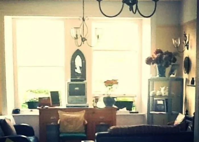 The Old Cable Historic House & Seafood Restaurant Pensión